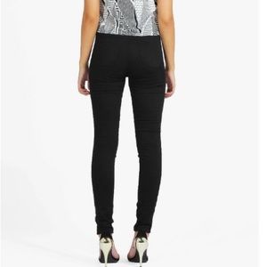 •Boohoo High Rise Skinny Leg Jeans•